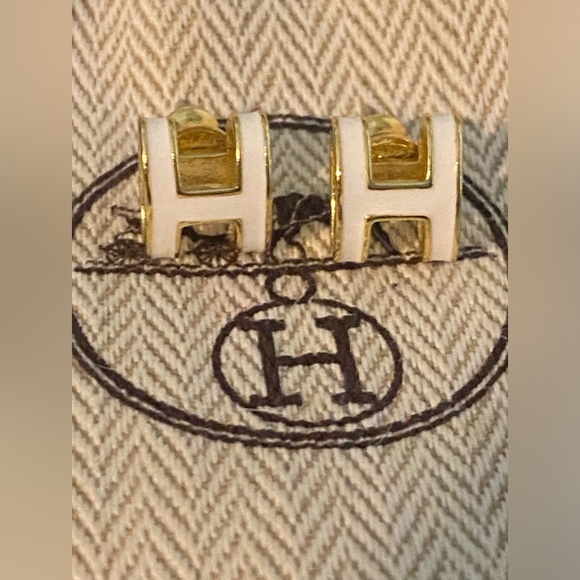 Hermes Jewelry - Authentic 2020 Hermes mini Pop H Earrings in Blanc